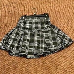 Size: small. Colors: black,white stretchy and cute